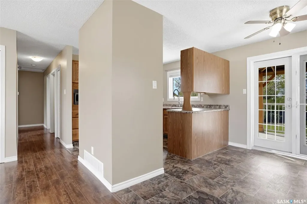 834 Erb Bay Regina SK S4N 7B1