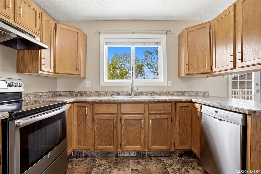 834 Erb Bay Regina SK S4N 7B1