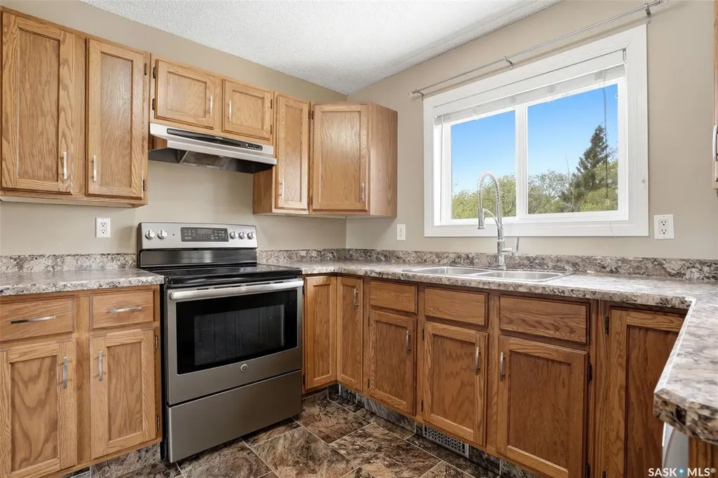 834 Erb Bay Regina SK S4N 7B1