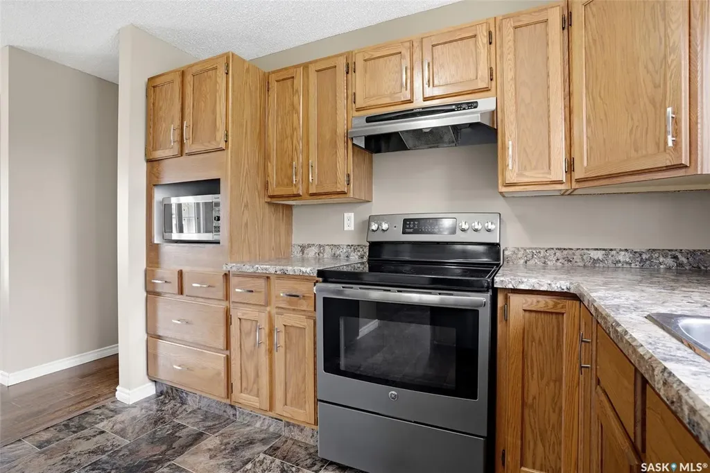 834 Erb Bay Regina SK S4N 7B1