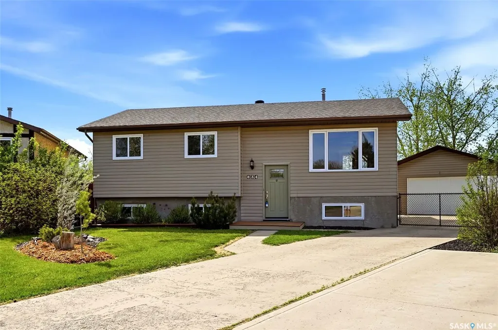 834 Erb Bay Regina SK S4N 7B1