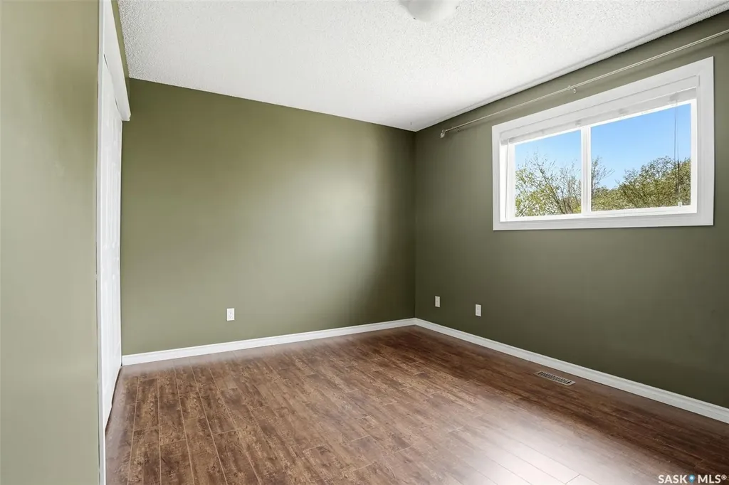 834 Erb Bay Regina SK S4N 7B1