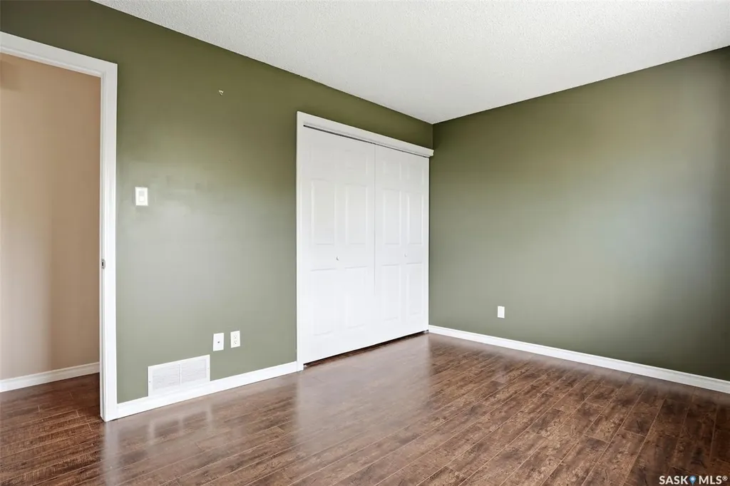 834 Erb Bay Regina SK S4N 7B1
