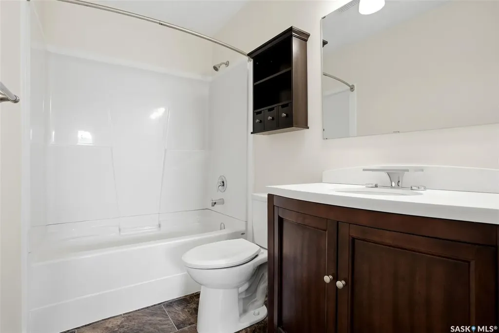 834 Erb Bay Regina SK S4N 7B1