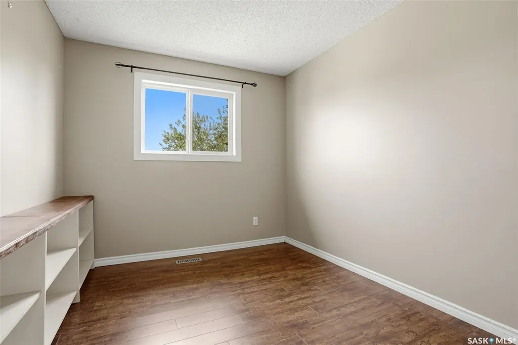 834 Erb Bay Regina SK S4N 7B1