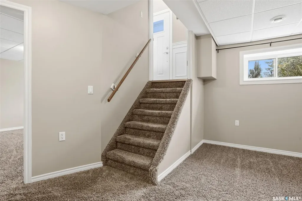 834 Erb Bay Regina SK S4N 7B1