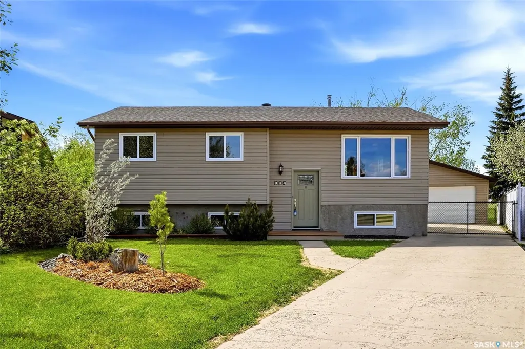 834 Erb Bay Regina SK S4N 7B1
