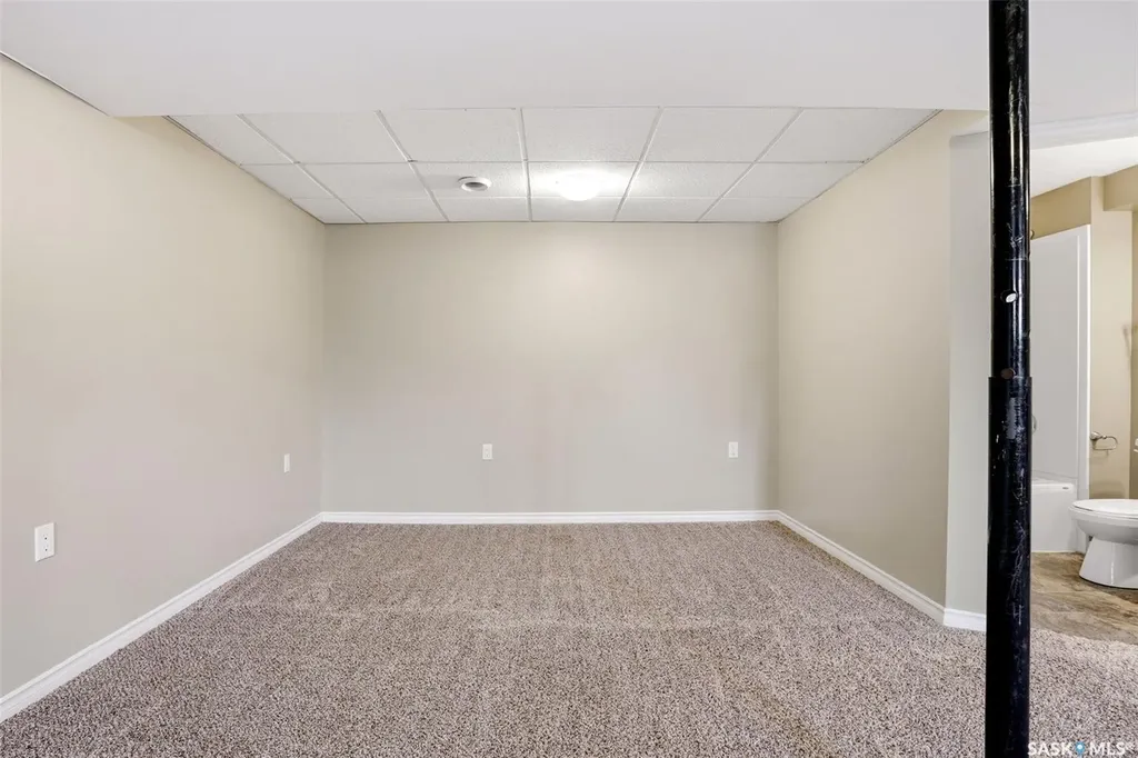 834 Erb Bay Regina SK S4N 7B1