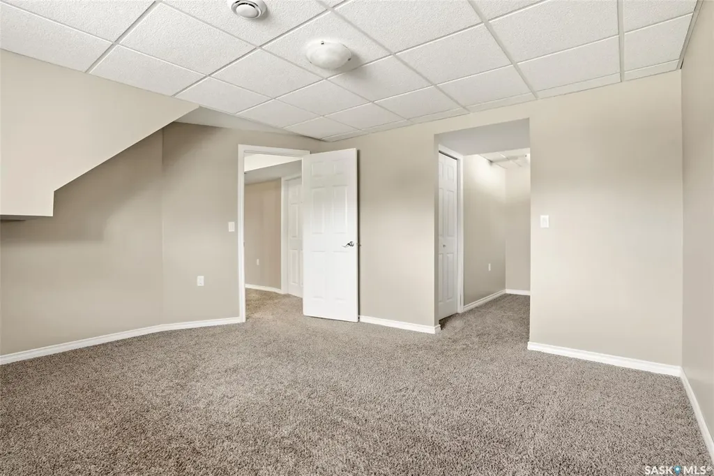834 Erb Bay Regina SK S4N 7B1