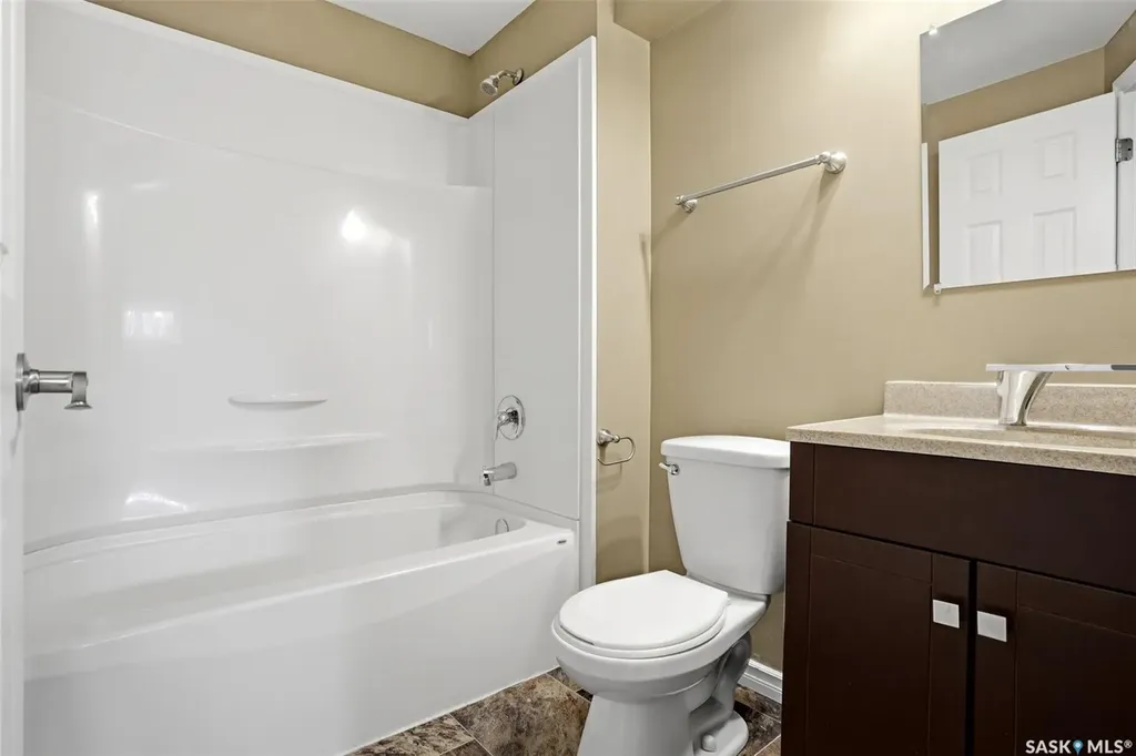 834 Erb Bay Regina SK S4N 7B1