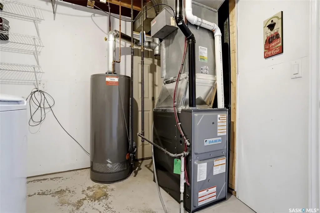834 Erb Bay Regina SK S4N 7B1