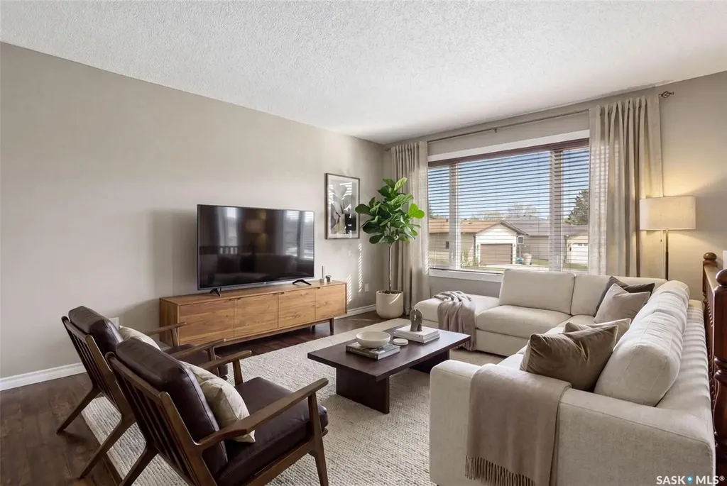 834 Erb Bay Regina SK S4N 7B1