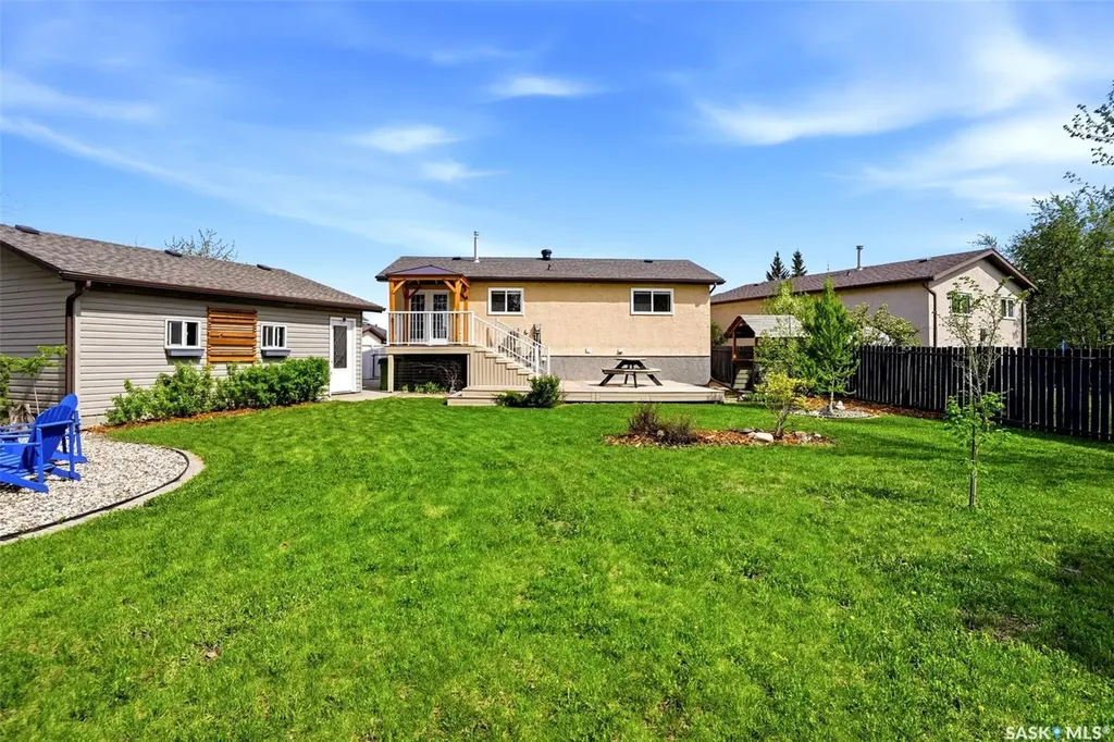834 Erb Bay Regina SK S4N 7B1