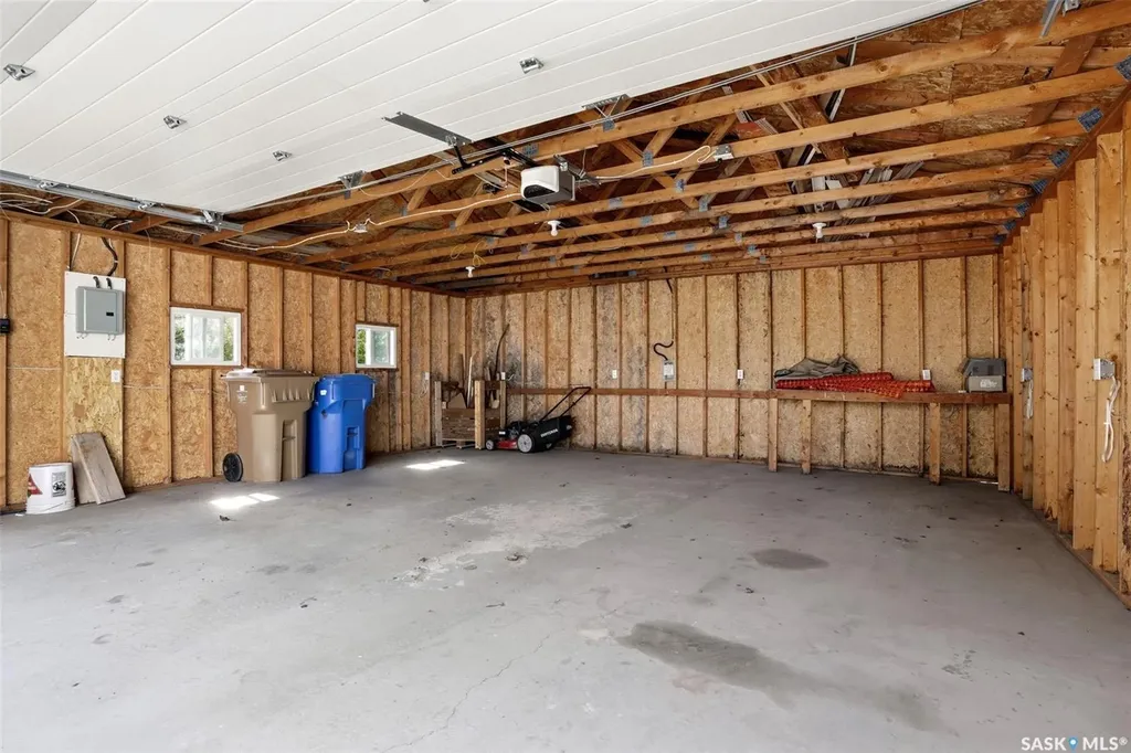834 Erb Bay Regina SK S4N 7B1