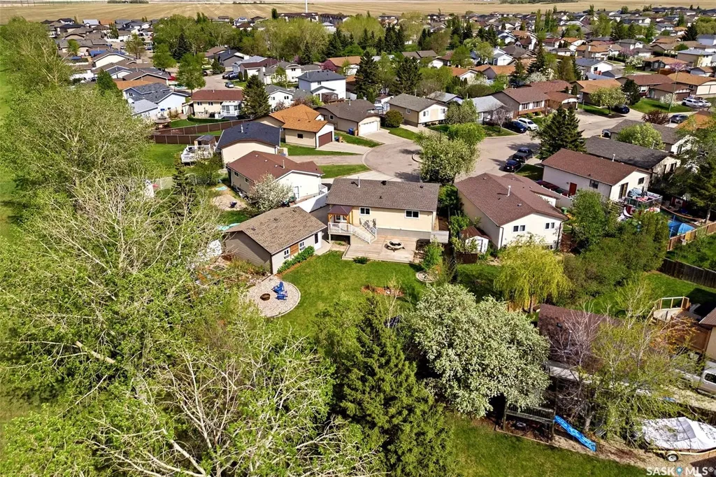 834 Erb Bay Regina SK S4N 7B1