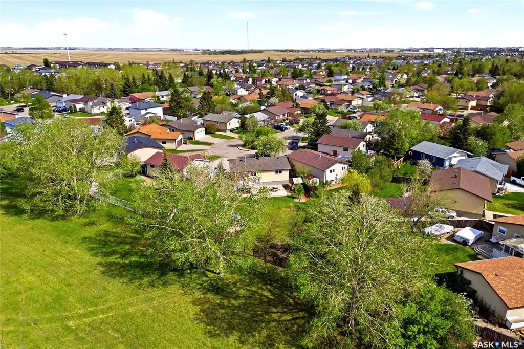 834 Erb Bay Regina SK S4N 7B1