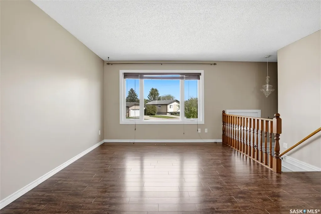 834 Erb Bay Regina SK S4N 7B1
