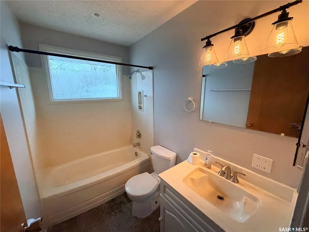 70 Lindsay Drive Saskatoon SK S7H 4B4
