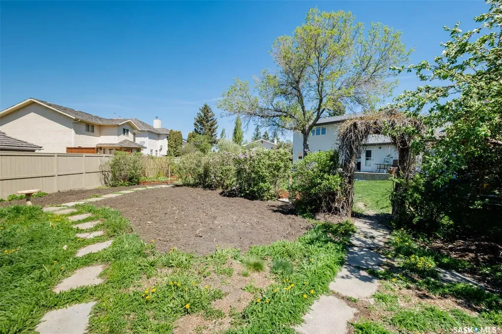 324 Lockwood Road Regina SK S4S 6E2