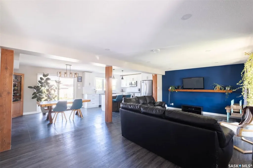 324 Lockwood Road Regina SK S4S 6E2