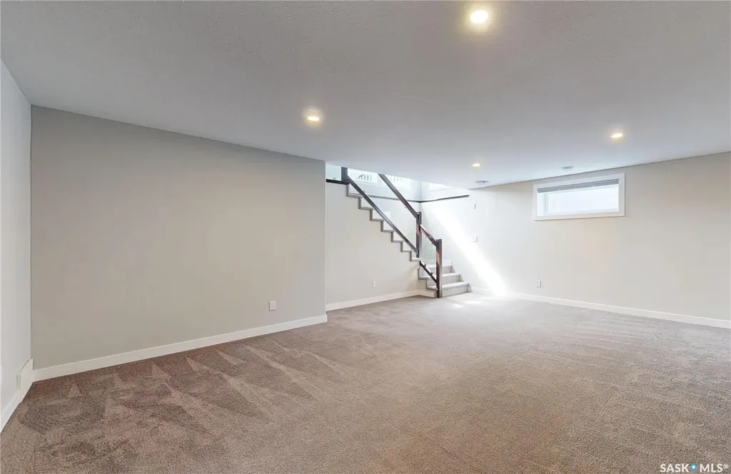 5614 Beacon Place Regina SK S4W 0J7