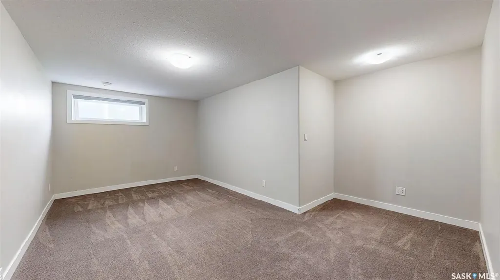 5614 Beacon Place Regina SK S4W 0J7