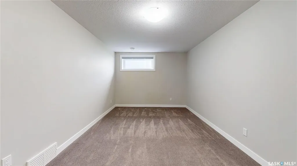 5614 Beacon Place Regina SK S4W 0J7