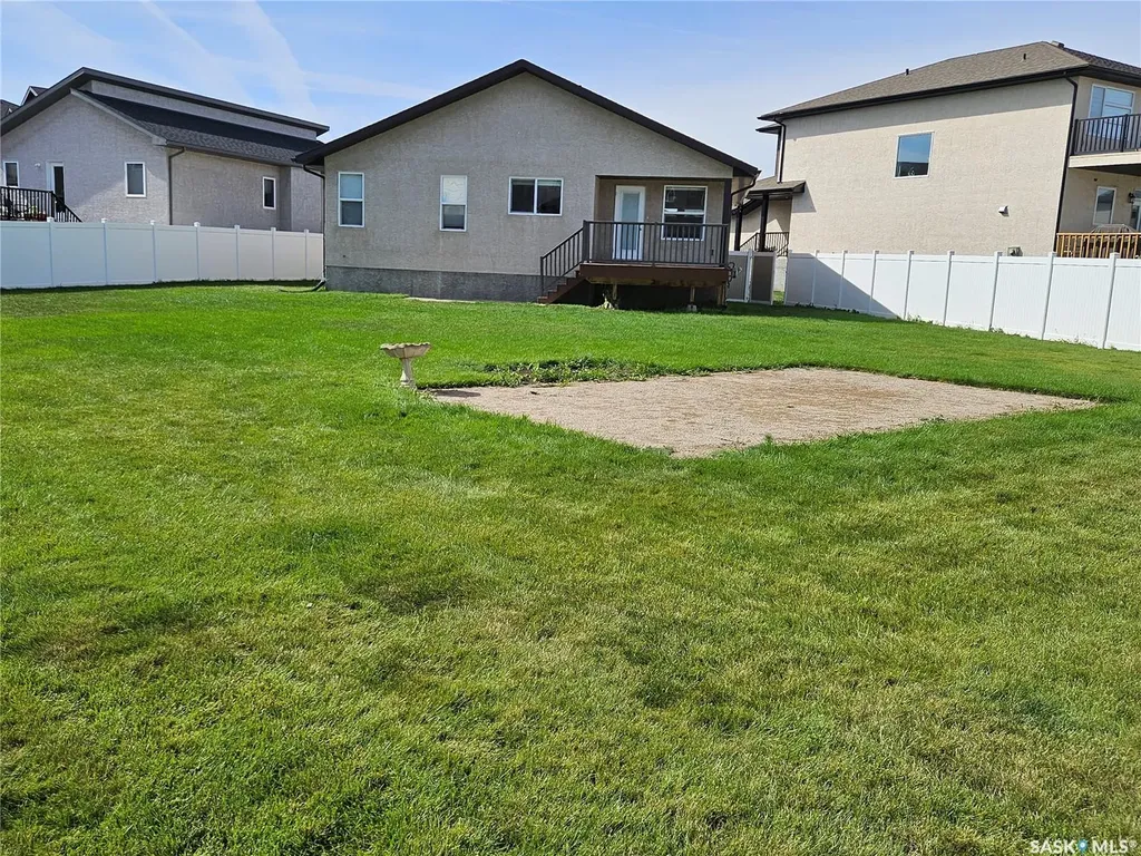 5614 Beacon Place Regina SK S4W 0J7