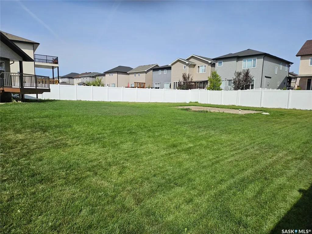 5614 Beacon Place Regina SK S4W 0J7