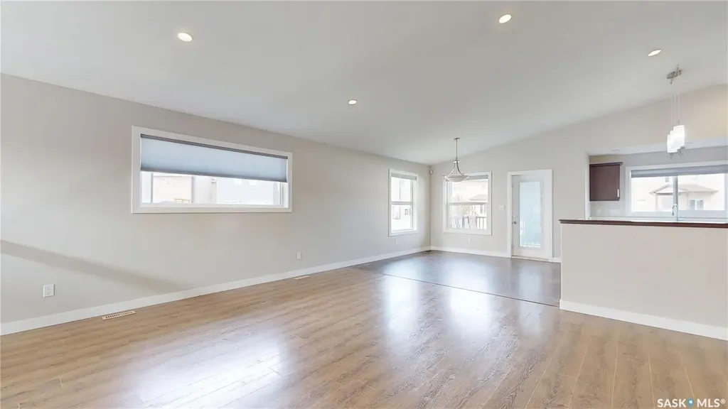 5614 Beacon Place Regina SK S4W 0J7