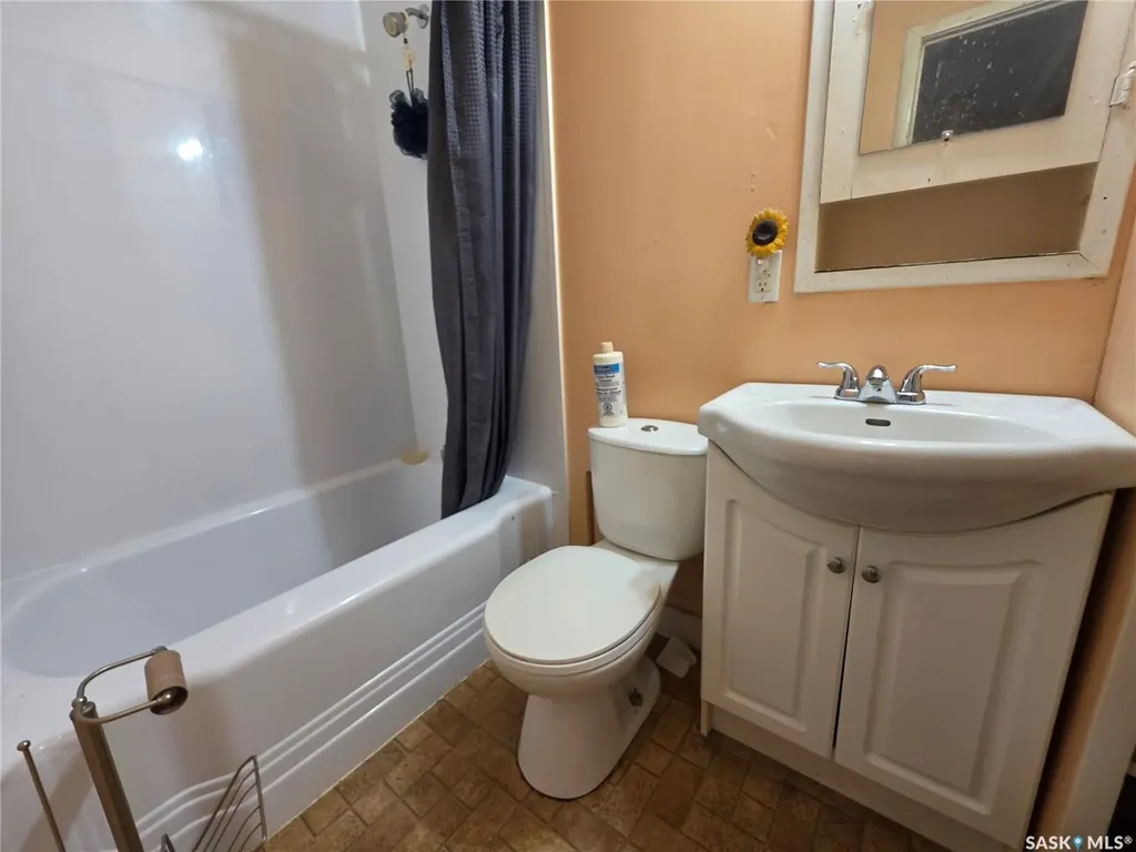 678 1st Avenue NE Swift Current SK S9H 2B9