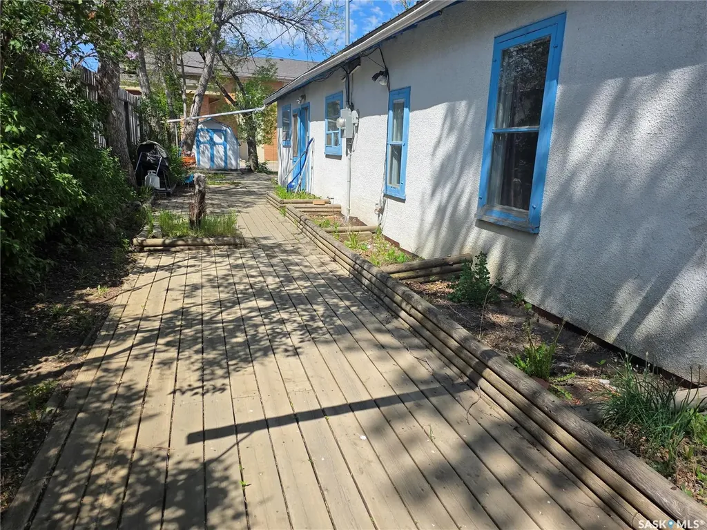 678 1st Avenue NE Swift Current SK S9H 2B9