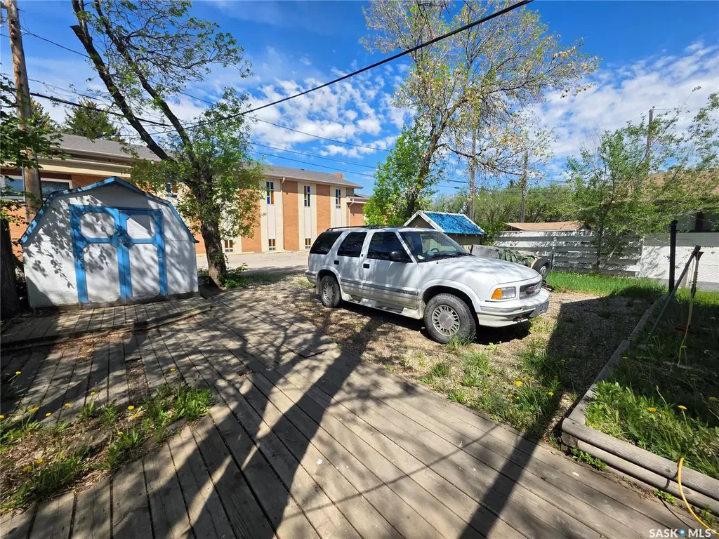 678 1st Avenue NE Swift Current SK S9H 2B9