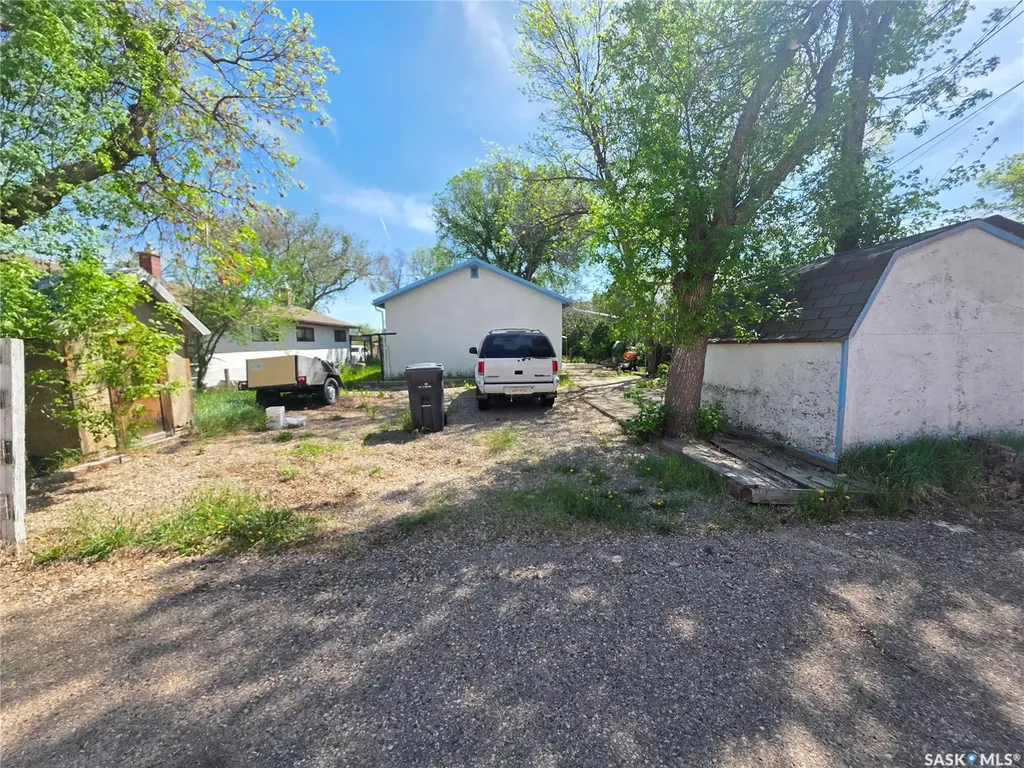678 1st Avenue NE Swift Current SK S9H 2B9