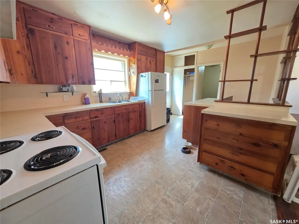 678 1st Avenue NE Swift Current SK S9H 2B9