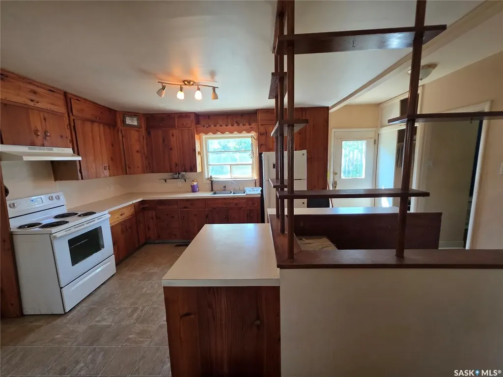678 1st Avenue NE Swift Current SK S9H 2B9