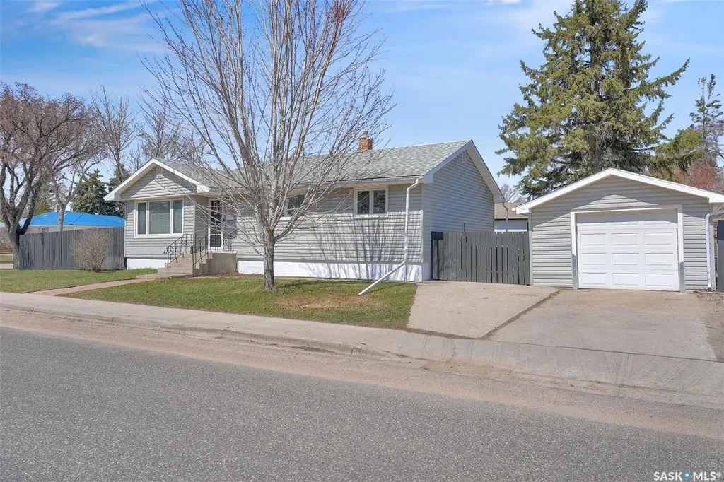 2050 Jubilee Avenue Regina SK S4S 3T8