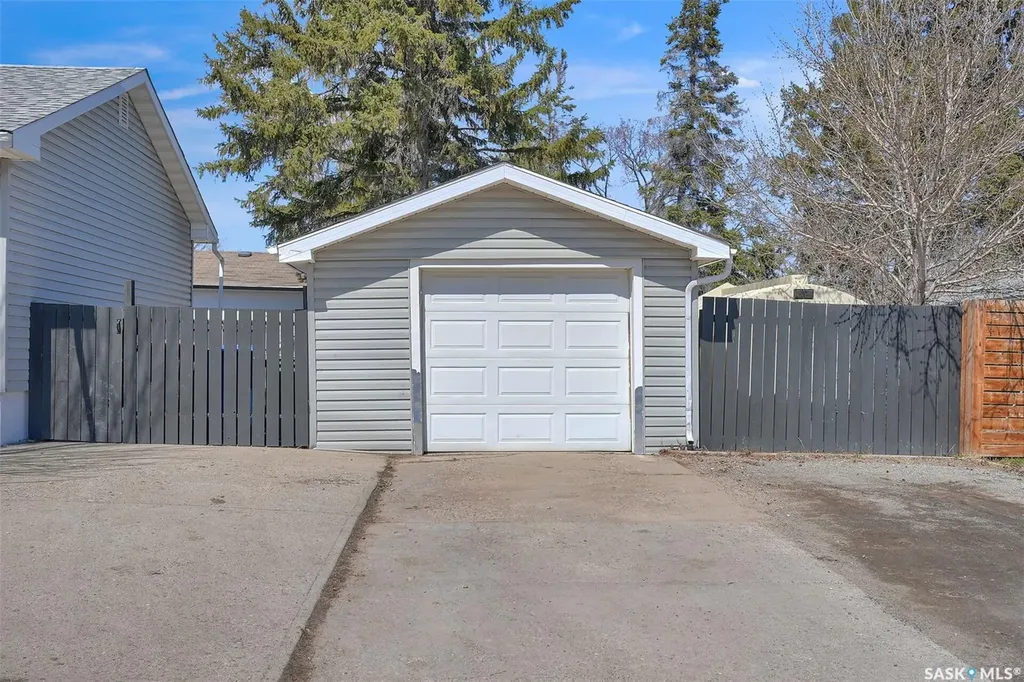 2050 Jubilee Avenue Regina SK S4S 3T8