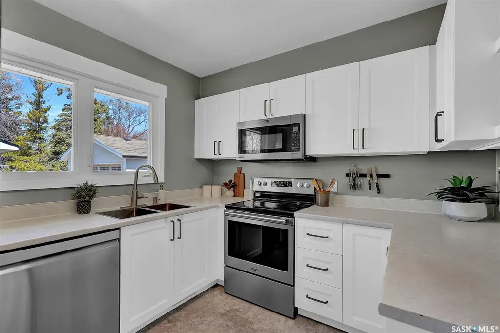 2050 Jubilee Avenue Regina SK S4S 3T8