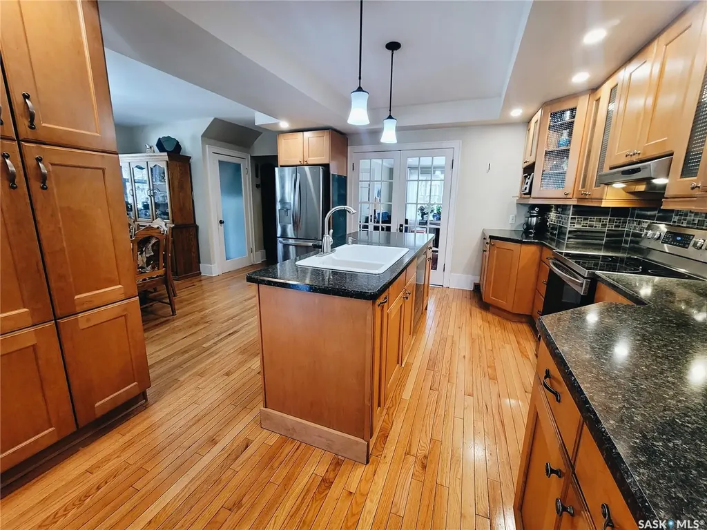 825 10th Street E Saskatoon SK S7H 0H4
