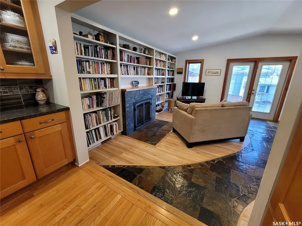 825 10th Street E Saskatoon SK S7H 0H4