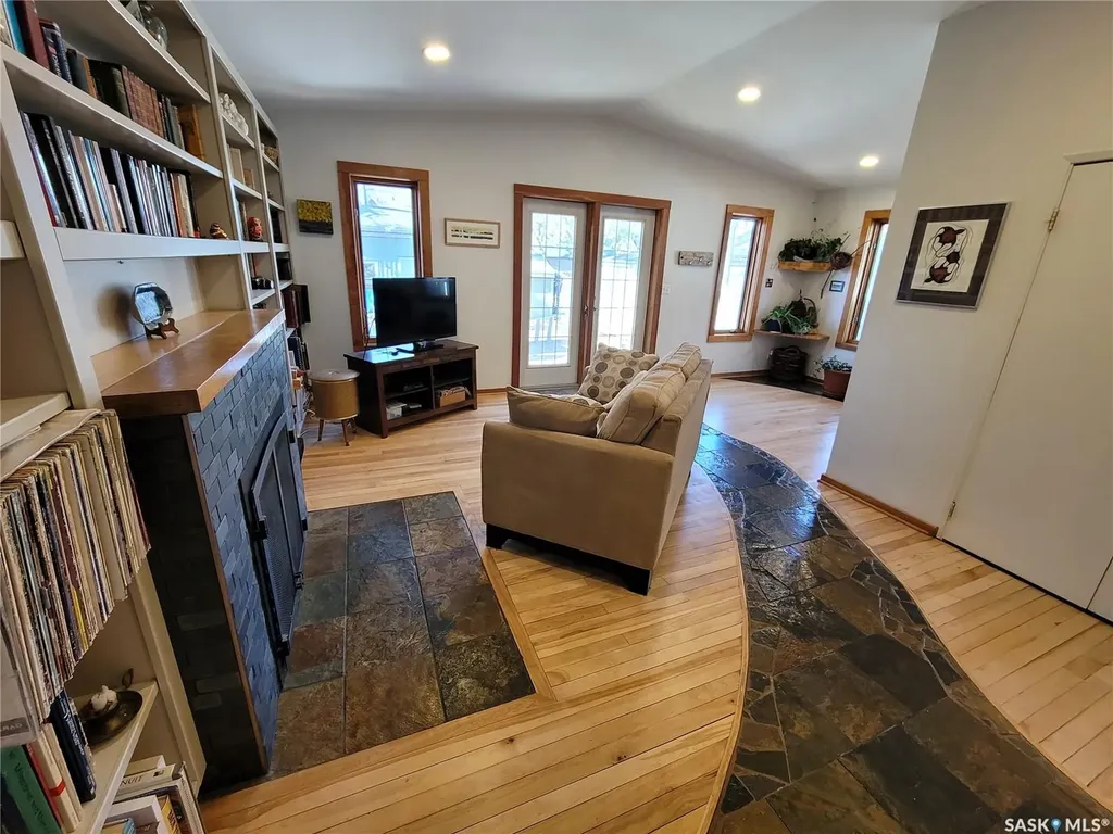 825 10th Street E Saskatoon SK S7H 0H4