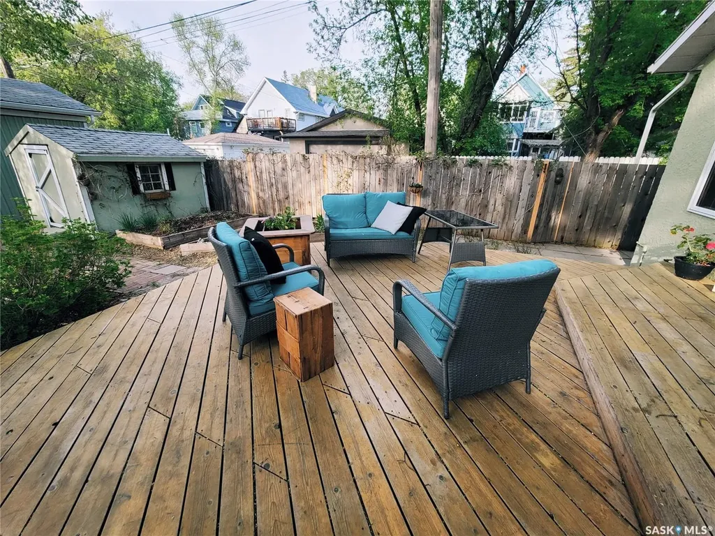 825 10th Street E Saskatoon SK S7H 0H4