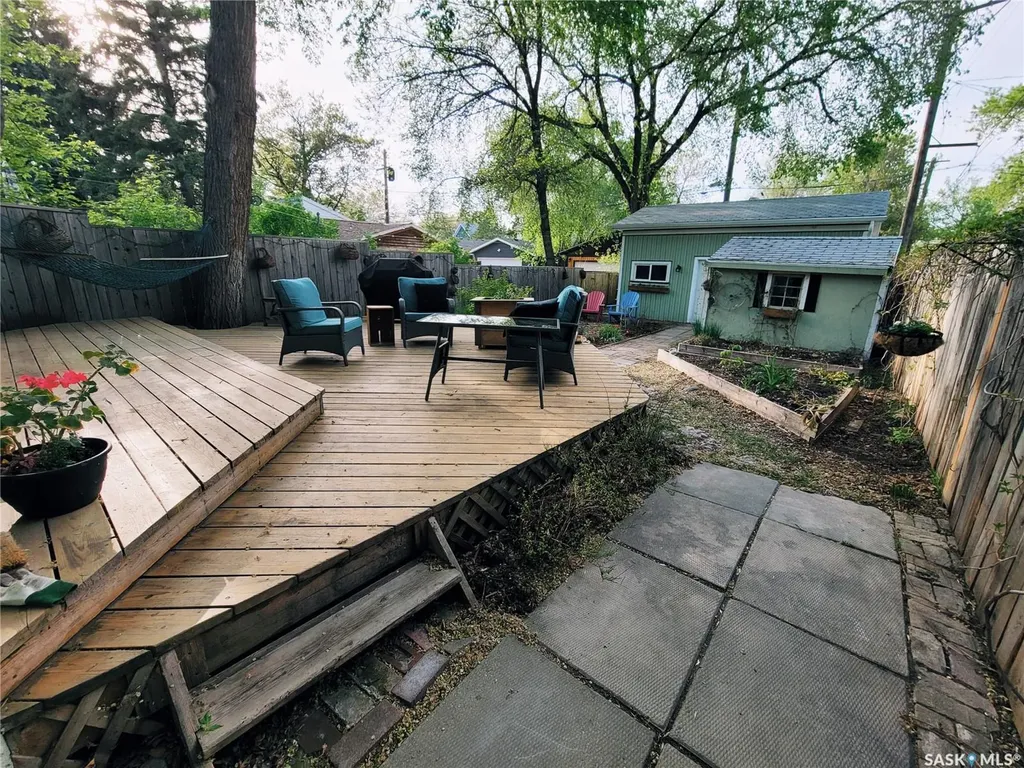 825 10th Street E Saskatoon SK S7H 0H4