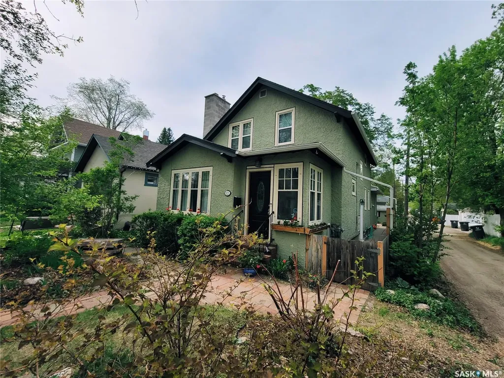 825 10th Street E Saskatoon SK S7H 0H4