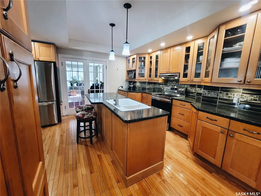 825 10th Street E Saskatoon SK S7H 0H4