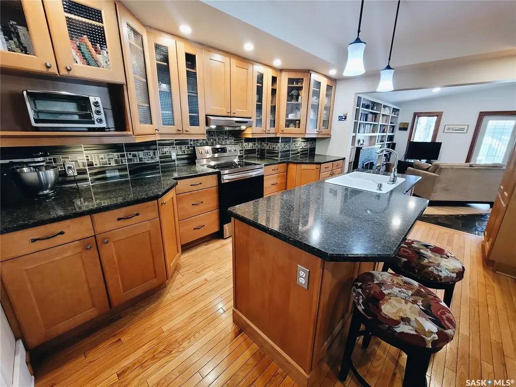 825 10th Street E Saskatoon SK S7H 0H4