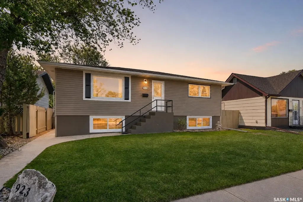 923 Francis Street Moose Jaw SK S6H 3B3