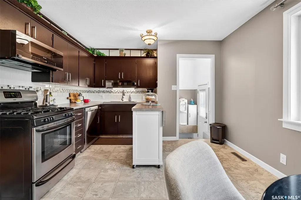 923 Francis Street Moose Jaw SK S6H 3B3