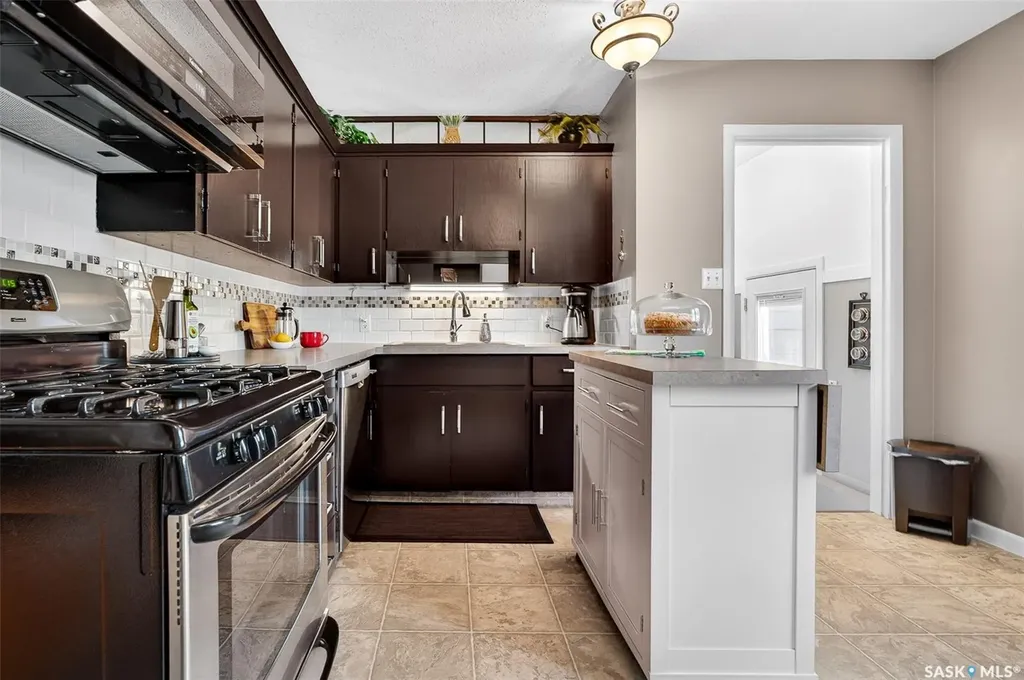 923 Francis Street Moose Jaw SK S6H 3B3